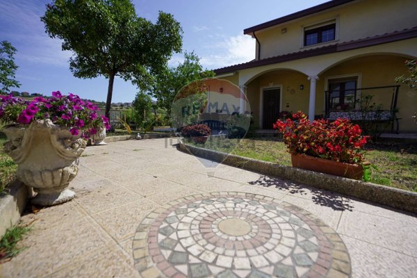 casa indipendente in vendita a Castel Frentano