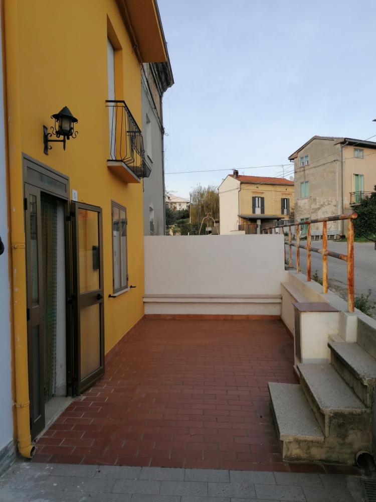 casa indipendente in vendita a Castel Frentano in zona Colle Ceraso