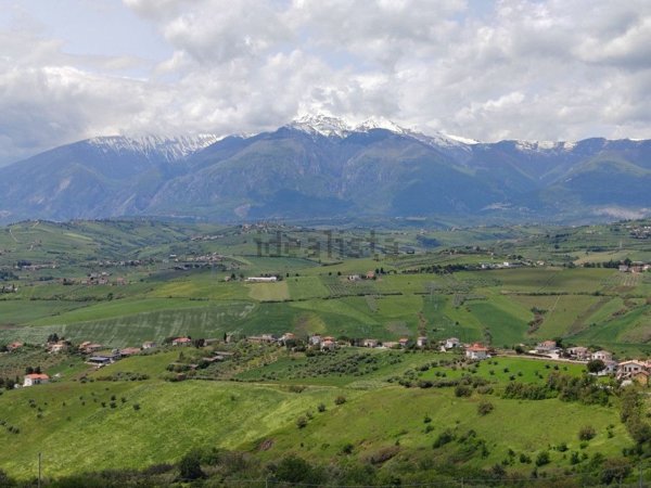 casa indipendente in vendita a Castel Frentano