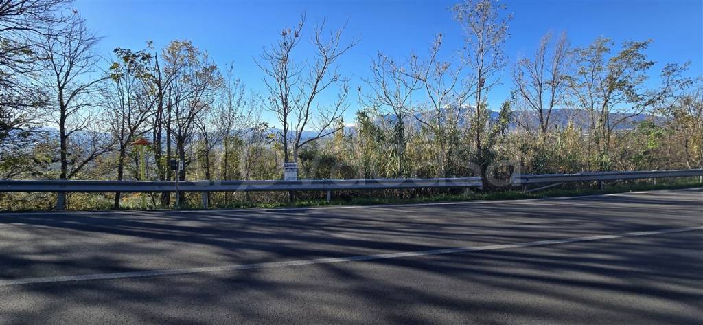 terreno agricolo in vendita a Castel Frentano in zona Pera