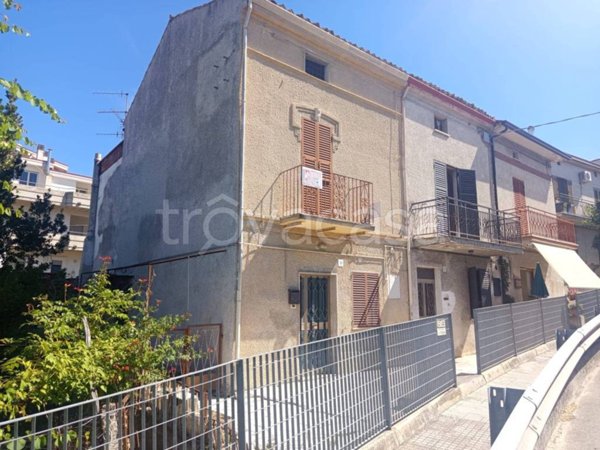 casa indipendente in vendita a Castel Frentano in zona Pera
