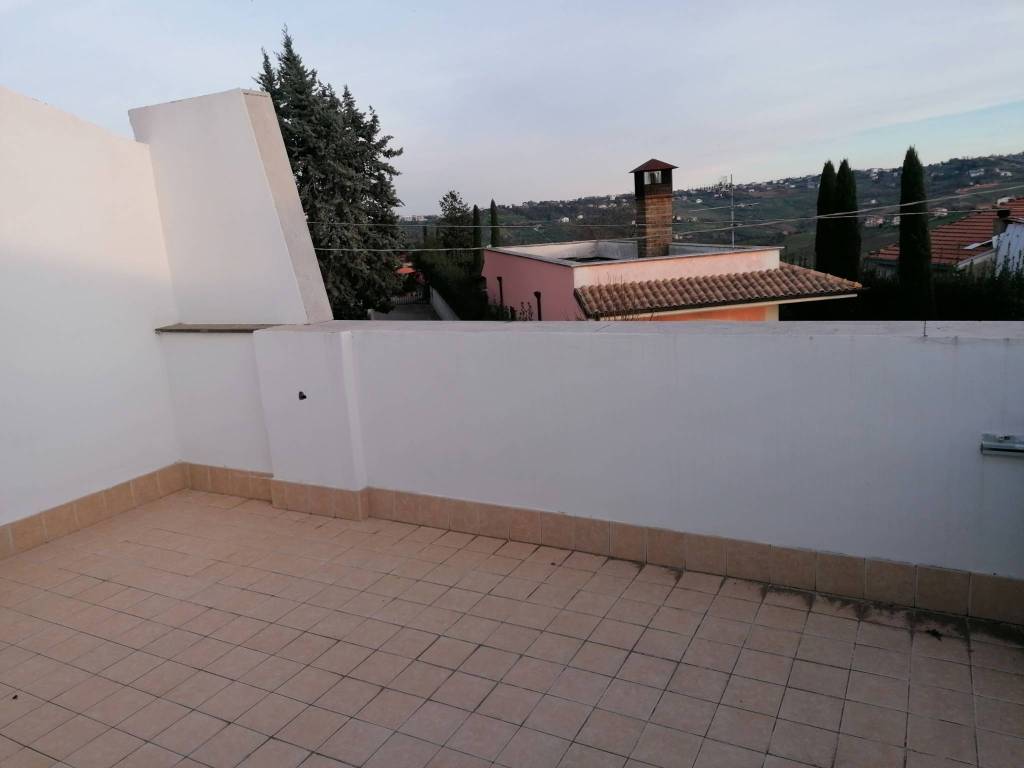 casa indipendente in vendita a Castel Frentano in zona Colle Ceraso