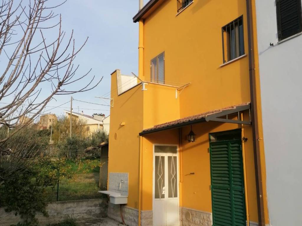 casa indipendente in vendita a Castel Frentano in zona Colle Ceraso