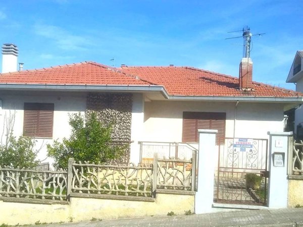 casa indipendente in vendita a Castel Frentano