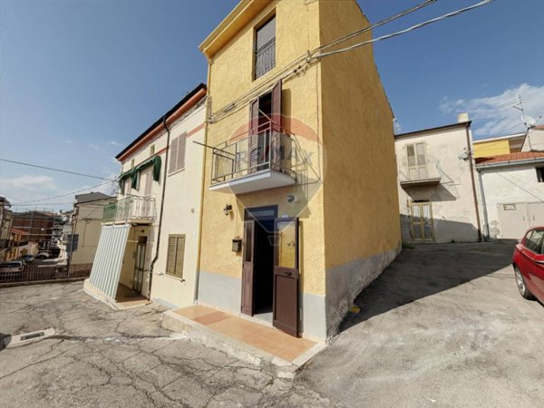 casa indipendente in vendita a Castel Frentano