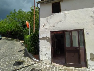 locale di sgombero in vendita a Castel Frentano