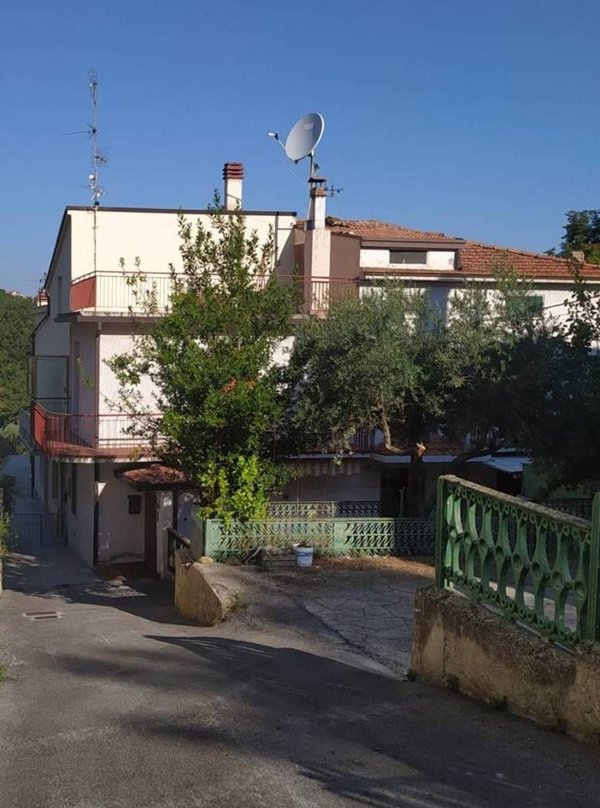 casa indipendente in vendita a Castel Frentano in zona San Rocco