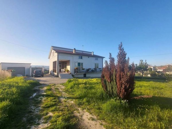 casa indipendente in vendita a Castel Frentano