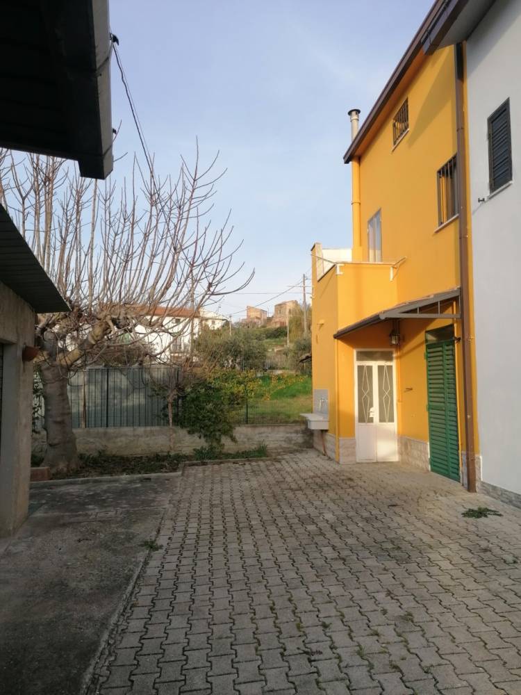 casa indipendente in vendita a Castel Frentano in zona Colle Ceraso