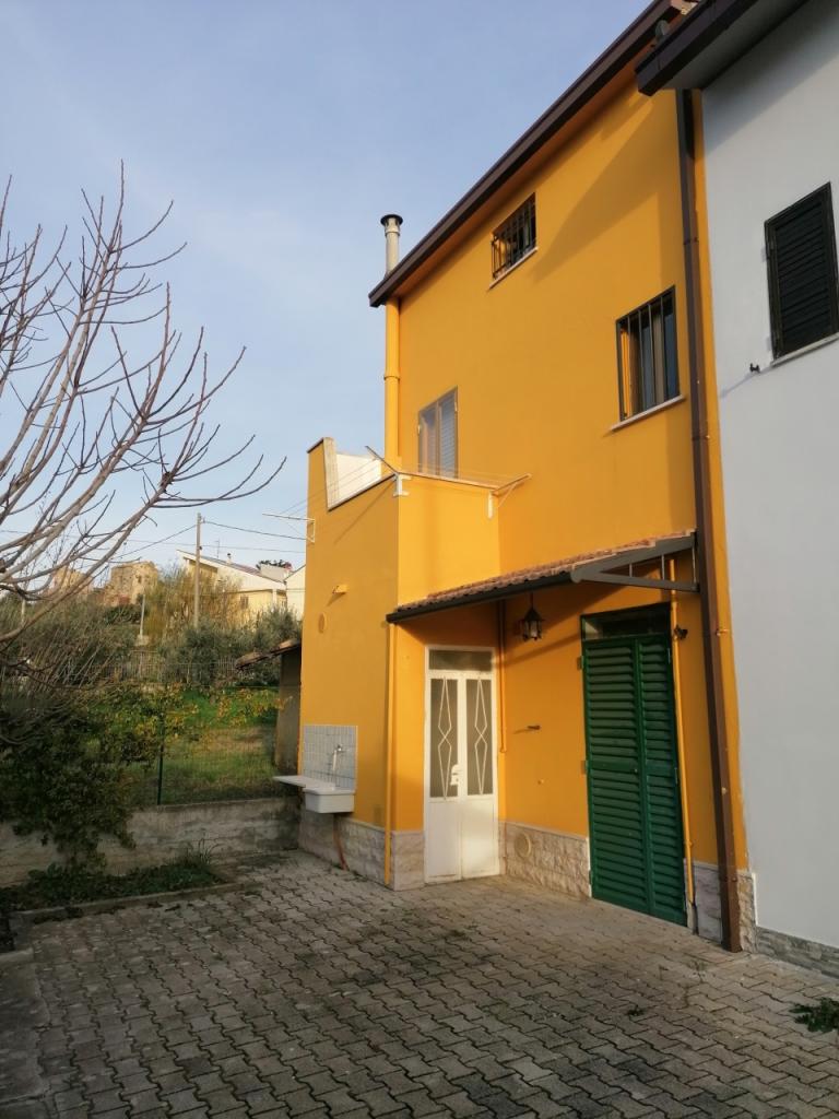 casa indipendente in vendita a Castel Frentano in zona Colle Ceraso