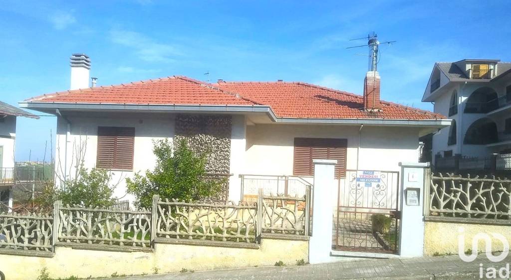 casa indipendente in vendita a Castel Frentano