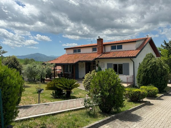 casa indipendente in vendita a Castel Frentano