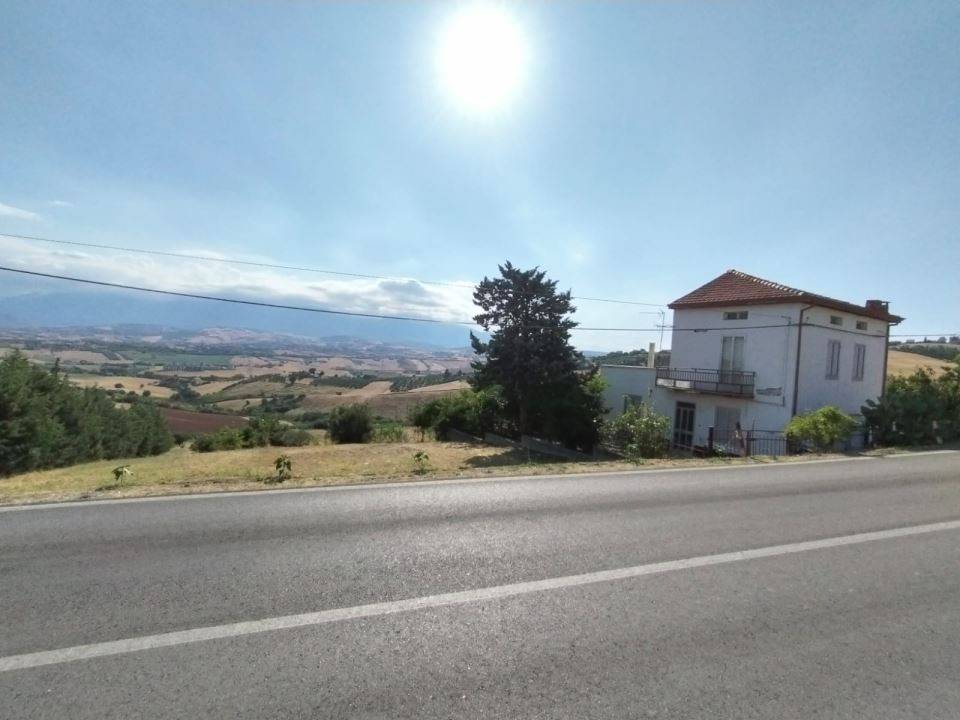 casa indipendente in vendita a Castel Frentano in zona Pietragrossa