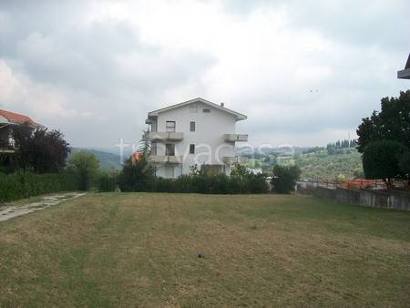 terreno agricolo in vendita a Castel Frentano in zona Pera