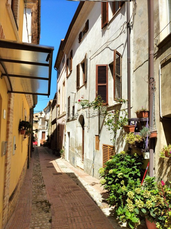 casa indipendente in vendita a Castel Frentano