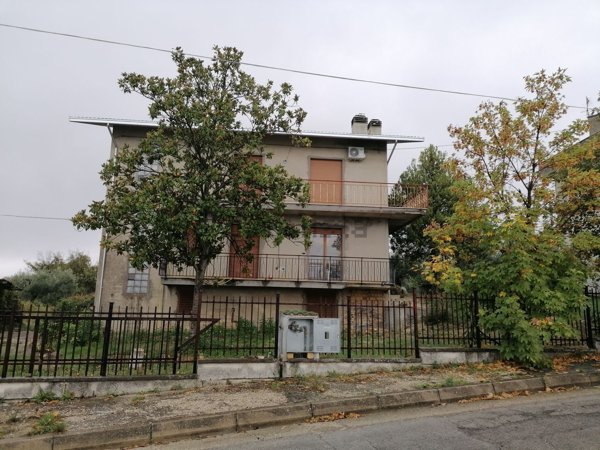 casa indipendente in vendita a Castel Frentano
