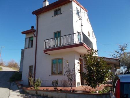 casa indipendente in vendita a Castel Frentano in zona San Vincenzo