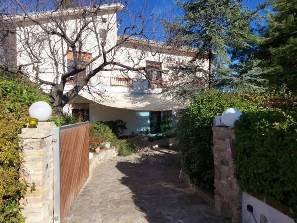 casa indipendente in vendita a Castel Frentano