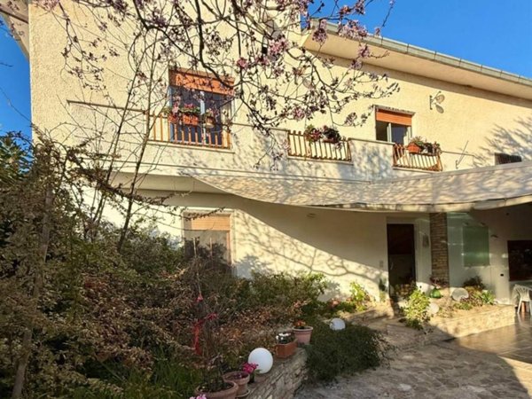 casa indipendente in vendita a Castel Frentano