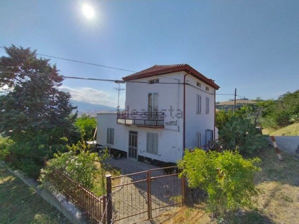 casa indipendente in vendita a Castel Frentano in zona Pietragrossa