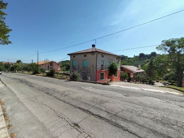 casa indipendente in vendita a Castel Frentano