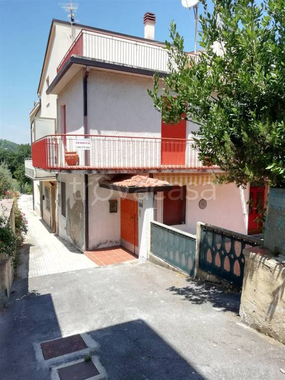 casa indipendente in vendita a Castel Frentano in zona San Rocco
