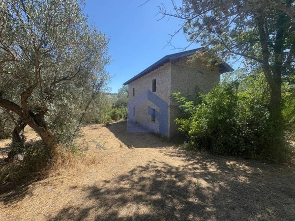 casa indipendente in vendita a Castel Frentano in zona Feltrino