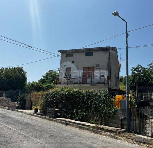 casa indipendente in vendita a Castel Frentano