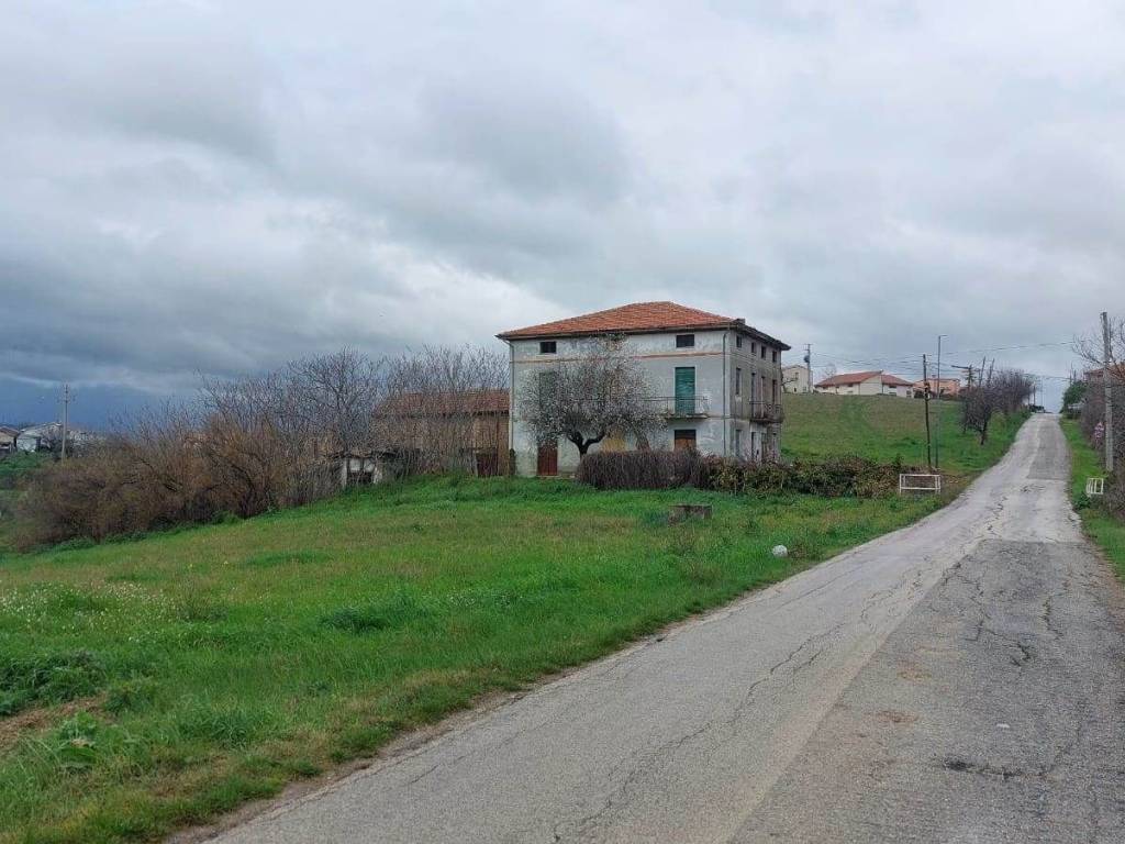 casa semindipendente in vendita a Castel Frentano in zona Lentesco