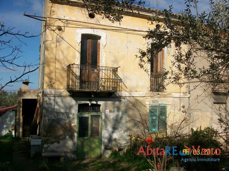 casa indipendente in vendita a Castel Frentano in zona Pera