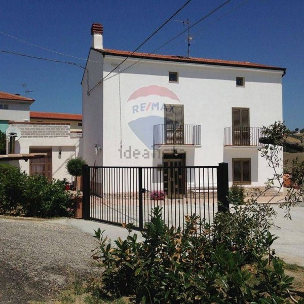 casa indipendente in vendita a Castel Frentano