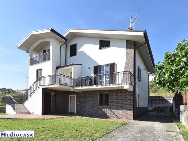 appartamento in vendita a Castel Frentano in zona Pera