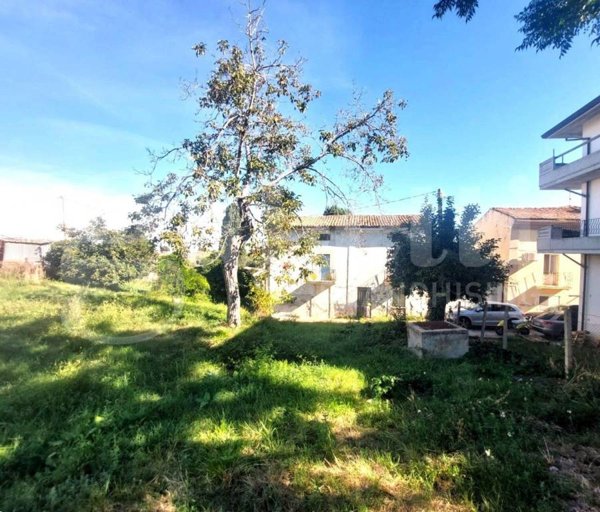 casa indipendente in vendita a Castel Frentano in zona Pera