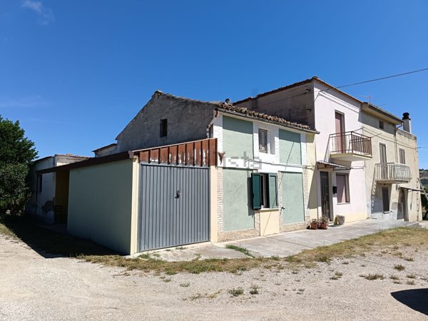 casa indipendente in vendita a Castel Frentano in zona Porrechi