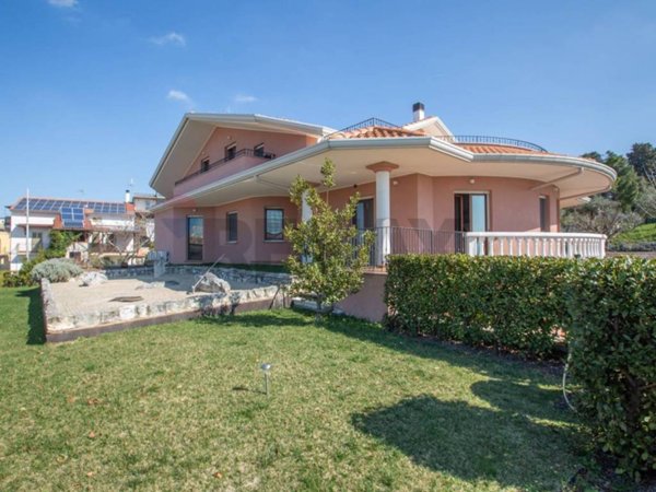 casa indipendente in vendita a Castel Frentano in zona San Rocco