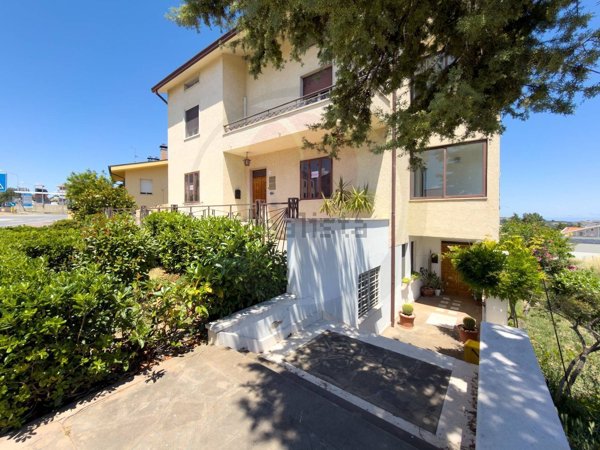 appartamento in vendita a Castel Frentano in zona Pera