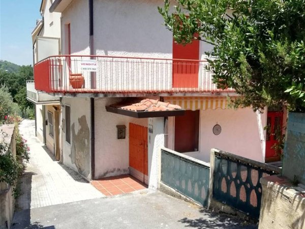 casa indipendente in vendita a Castel Frentano in zona San Rocco