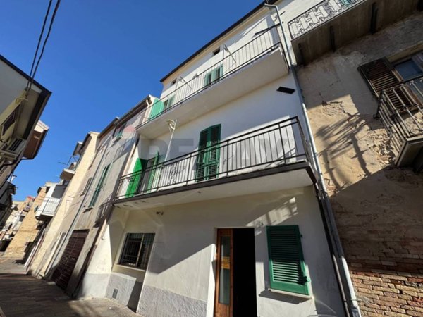 casa indipendente in vendita a Castel Frentano in zona Pera