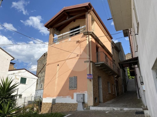 casa indipendente in vendita a Castel Frentano in zona Pera