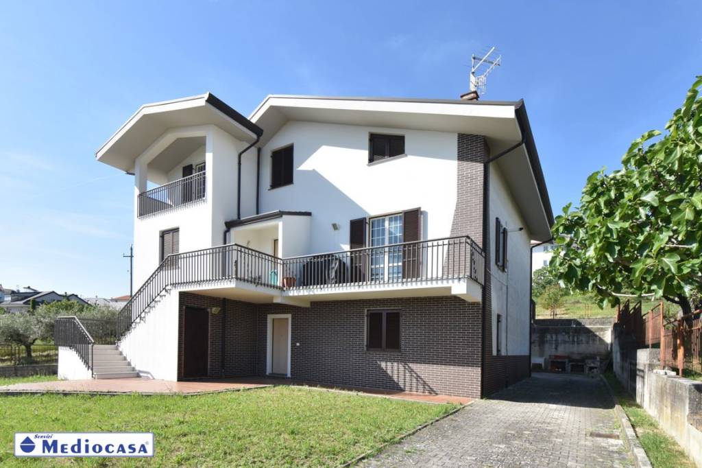 appartamento in vendita a Castel Frentano in zona Pera