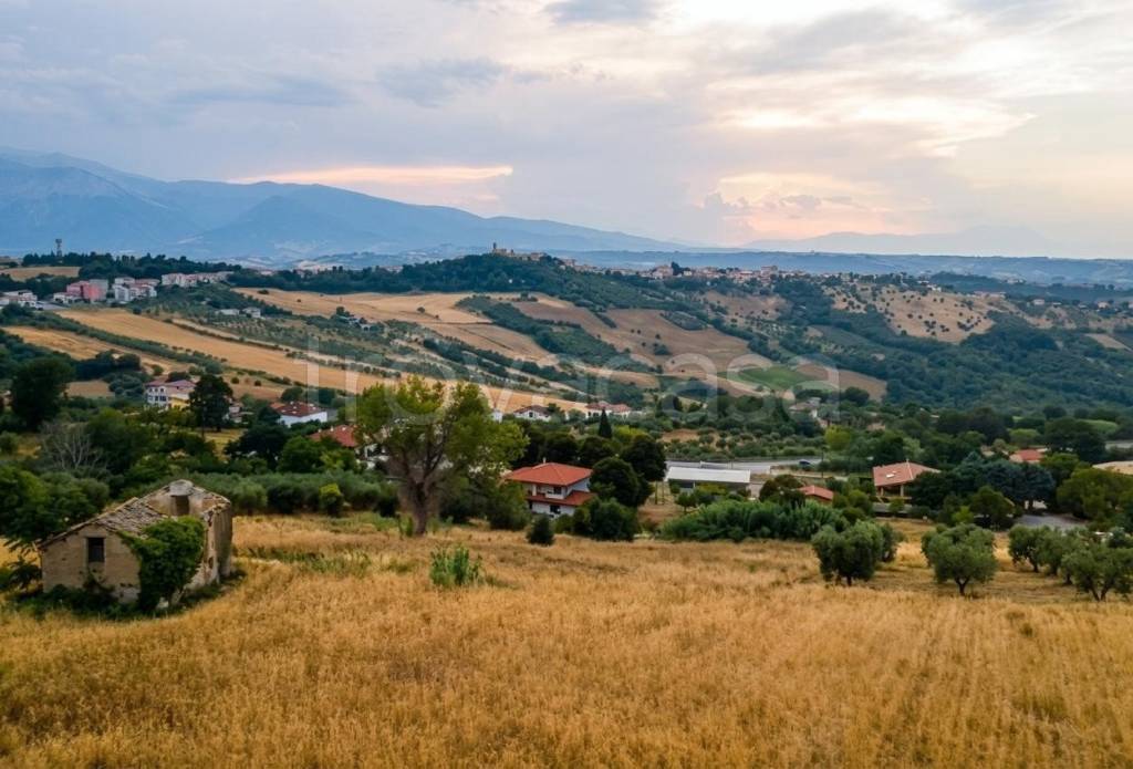 terreno in vendita a Castel Frentano in zona Pera
