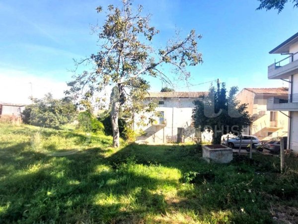 casa indipendente in vendita a Castel Frentano in zona Pera