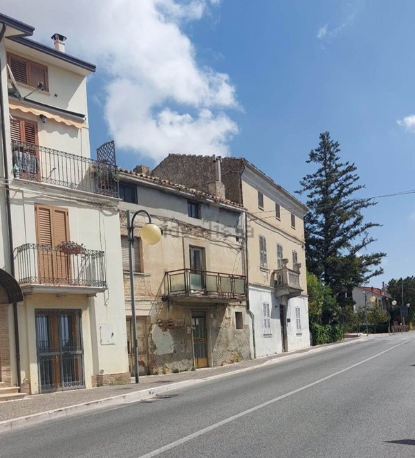 casa indipendente in vendita a Castel Frentano in zona Pera