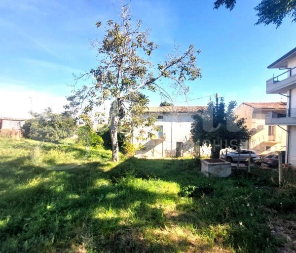 casa indipendente in vendita a Castel Frentano in zona Pera