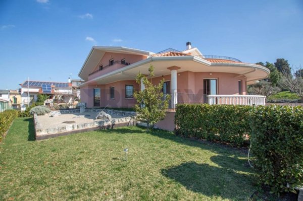 casa indipendente in vendita a Castel Frentano in zona Pera