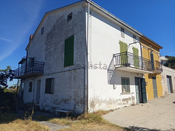 casa indipendente in vendita a Castel Frentano in zona Colle Ceraso