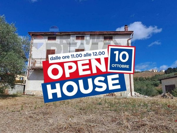 casa indipendente in vendita a Castel Frentano in zona Pera