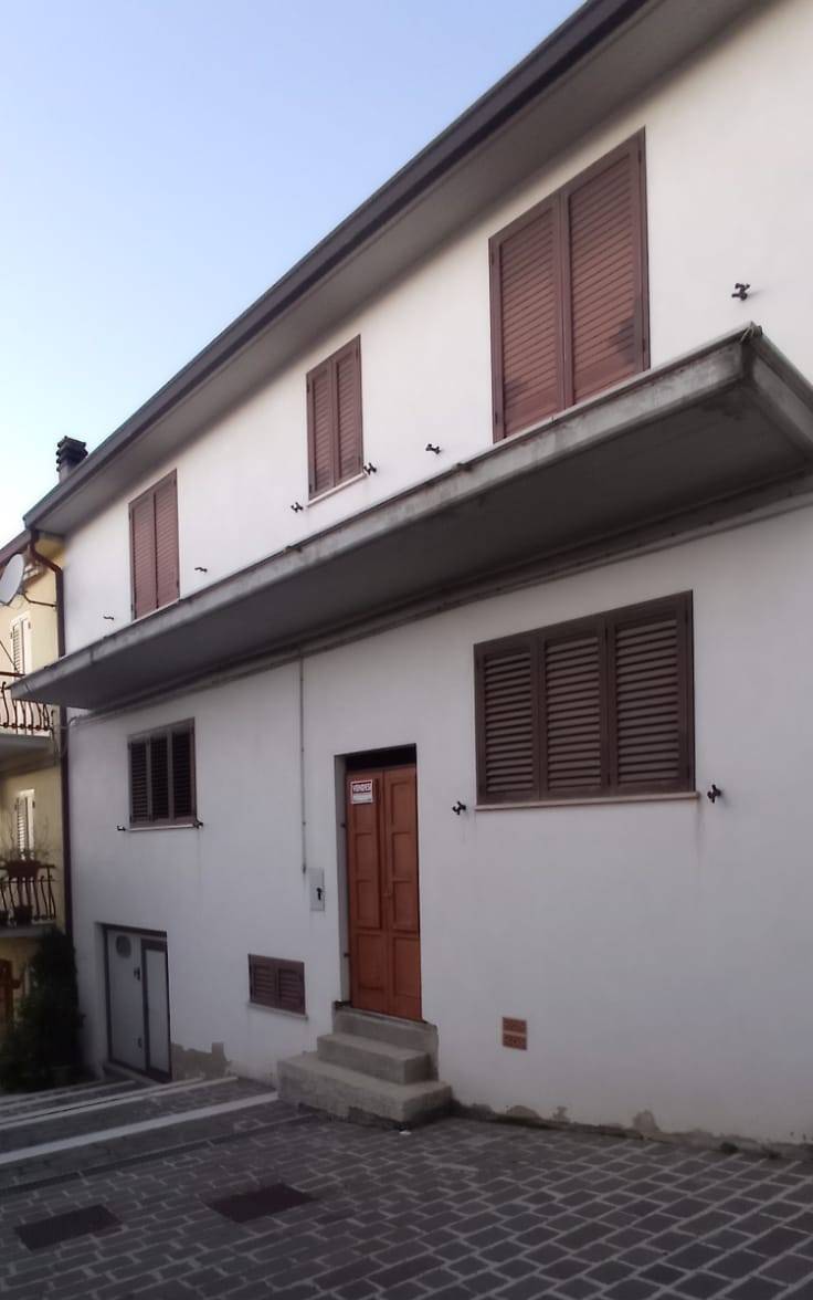 casa indipendente in vendita a Castel Frentano in zona Pera