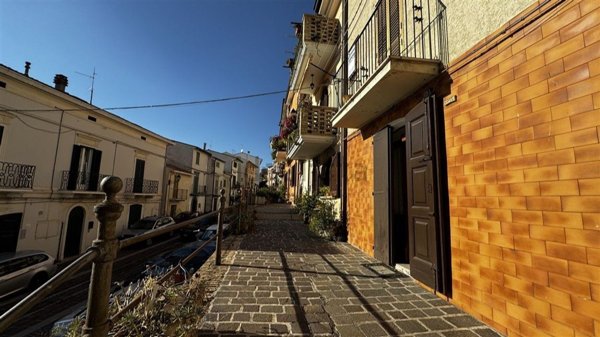 casa indipendente in vendita a Castel Frentano in zona Pera