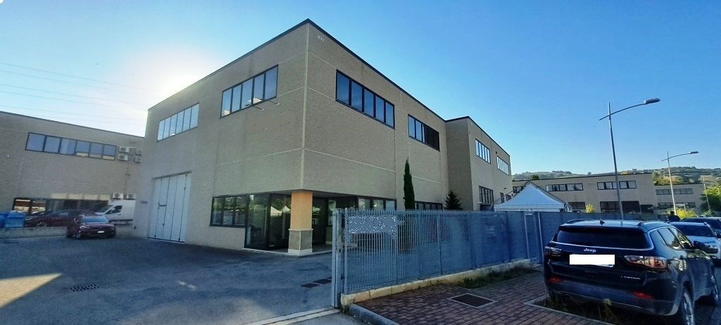 locale di sgombero in vendita a Chieti in zona Chieti Scalo